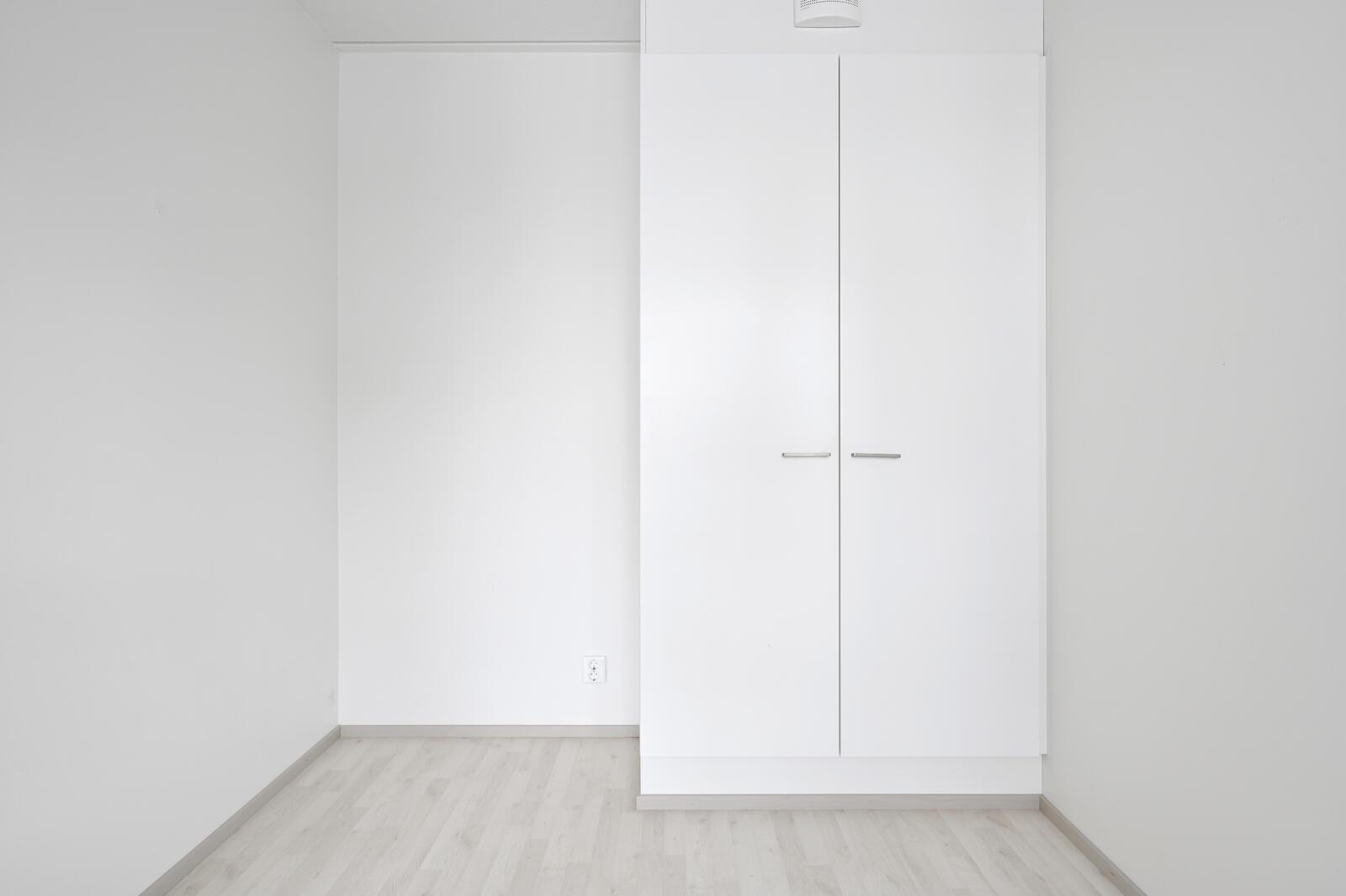 214203