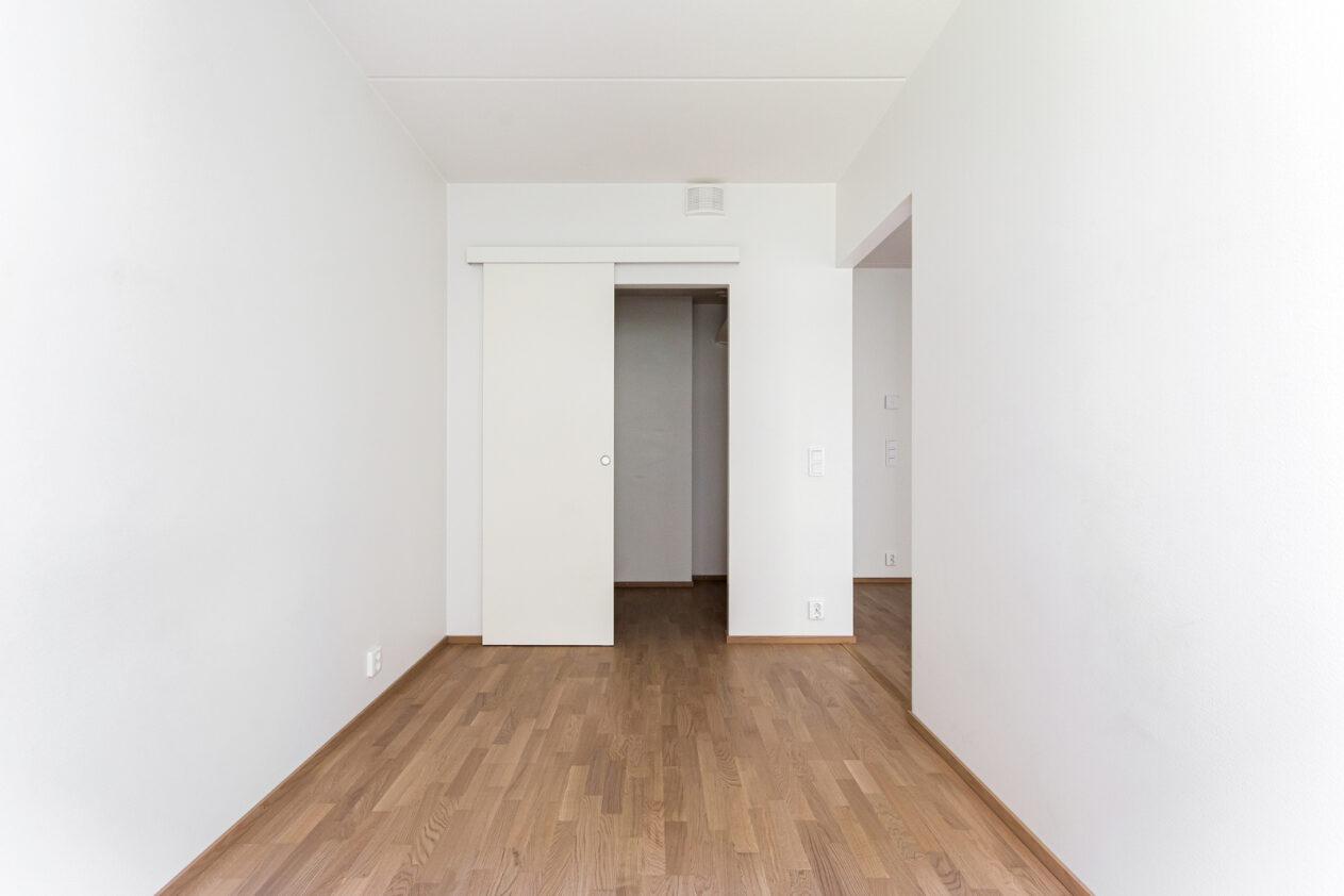 162258