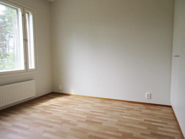 228502