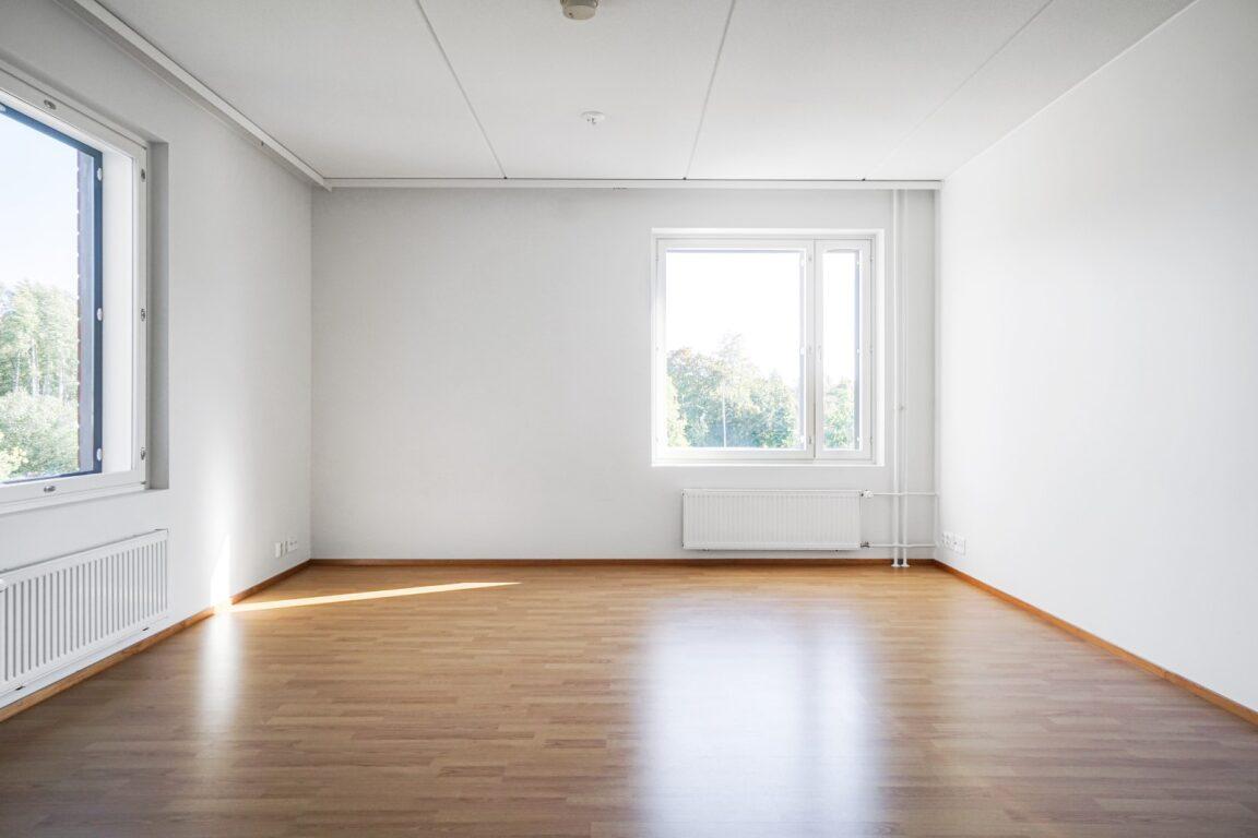 258704