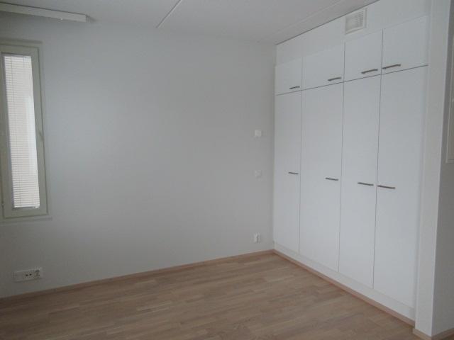252005